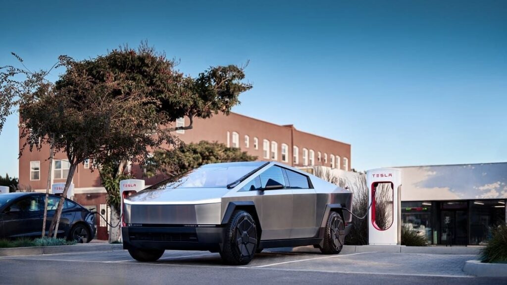 Tesla Cybertruck tarda una enorme hora y media en cargarse en Supercharger – Vídeo