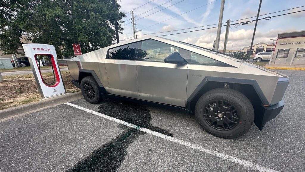 La garantía del Tesla Cybertruck no cubre las fugas de refrigerante después de solo 35 millas
