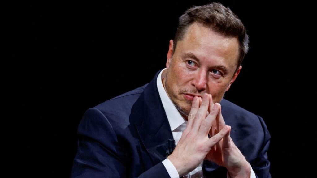Se vuelve viral el mensaje de Elon Musk de que el príncipe saudí compró el Cybertruck de Tesla;  Los internautas dicen: «parece una nave espacial».