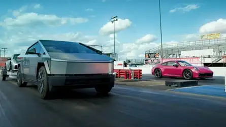 Tesla te engañó para que remolcaras un Cybertruck 911 Drag Race. Aquí está la prueba Carrera de resistencia de revancha entre Porsche 911 y Cybertruck
