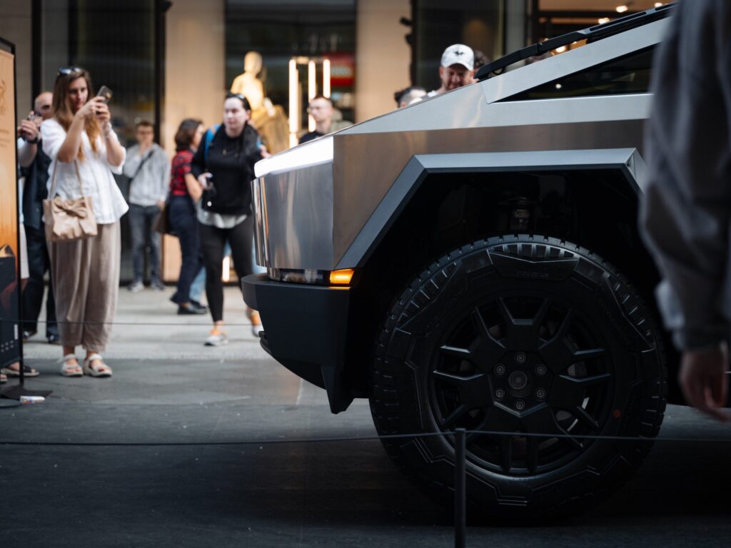 Los propietarios de Tesla Cybertruck Foundation Series recibirán vales de 2500 dólares