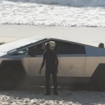 El Tesla Cybertruck se quedó atascado en una playa de California