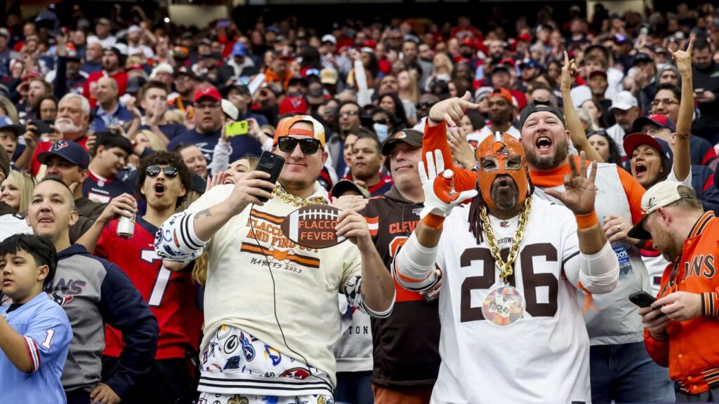 Un fan de los Cleveland Browns convierte el Tesla Cybertruck en un vehículo de ensueño