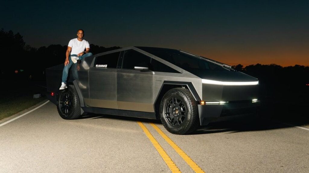Fan Boy finalmente cuestiona a Tesla después de romper 2 Tesla Cybertrucks en 4 meses