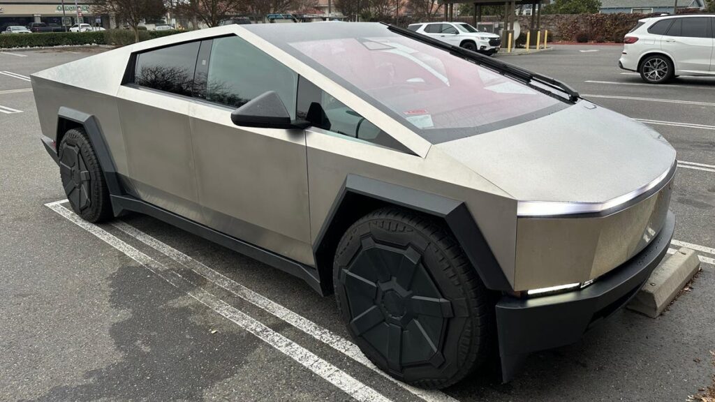 Tesla está reemplazando los motores Cybertruck de forma gratuita, pero no lo llama retiro del mercado