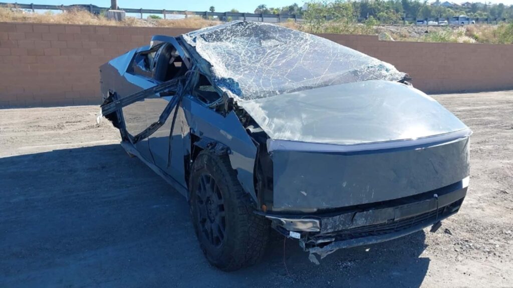 Un Tesla Cybertruck implicado en un grave accidente está a la venta