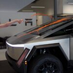 Tesla Cybertruck destrozado por activistas climáticos