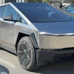 Tesla permite a los clientes con espacio de estacionamiento limitado revender Cybertruck
