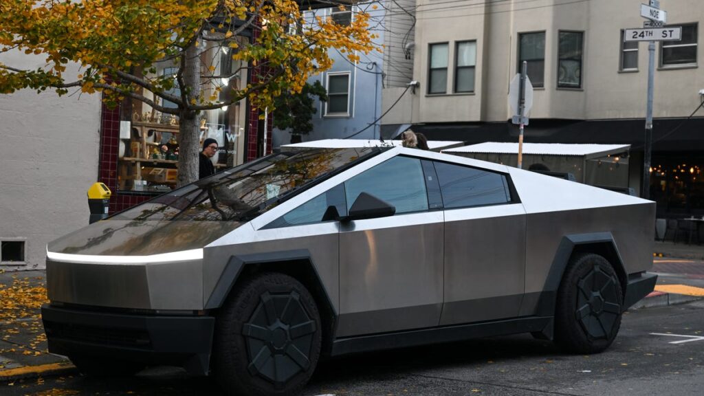 Los tapacubos rediseñados de Cybertruck solucionan un problema creado por la propia Tesla