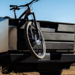 Tesla ahora está vendiendo un Cybertruck Tailgate Shield de $ 300 para proteger su camión a prueba de balas