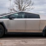 Acampar en el Tesla Cybertruck en comparación con la tienda de campaña en el techo del Rivian R1T