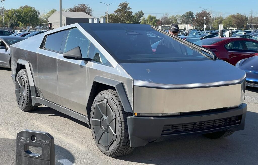 Tesla detiene las entregas de Cybertruck debido a un «retraso imprevisto»