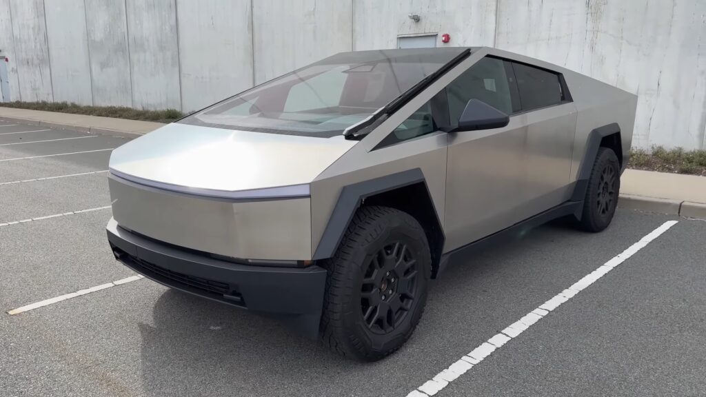 La carga inalámbrica Tesla Cybertruck podría incluirse como una pista sobre la tecnología que se encuentra en el manual de servicio.