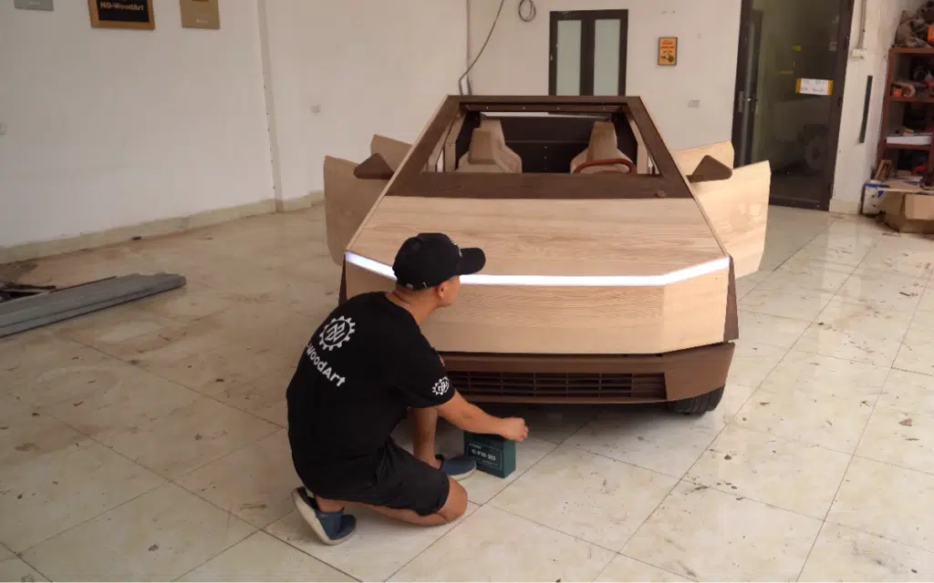 Elon Musk responde al hombre que construyó el Cybertruck de madera