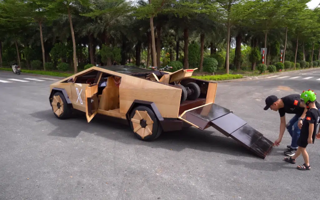 Elon Musk responde al hombre que construyó el Cybertruck de madera