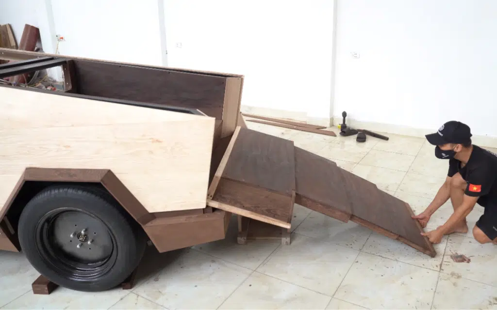 Elon Musk responde al hombre que construyó el Cybertruck de madera