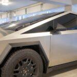 Tesla dejó que un hombre vendiera su Cybertruck porque no cabía en su garaje