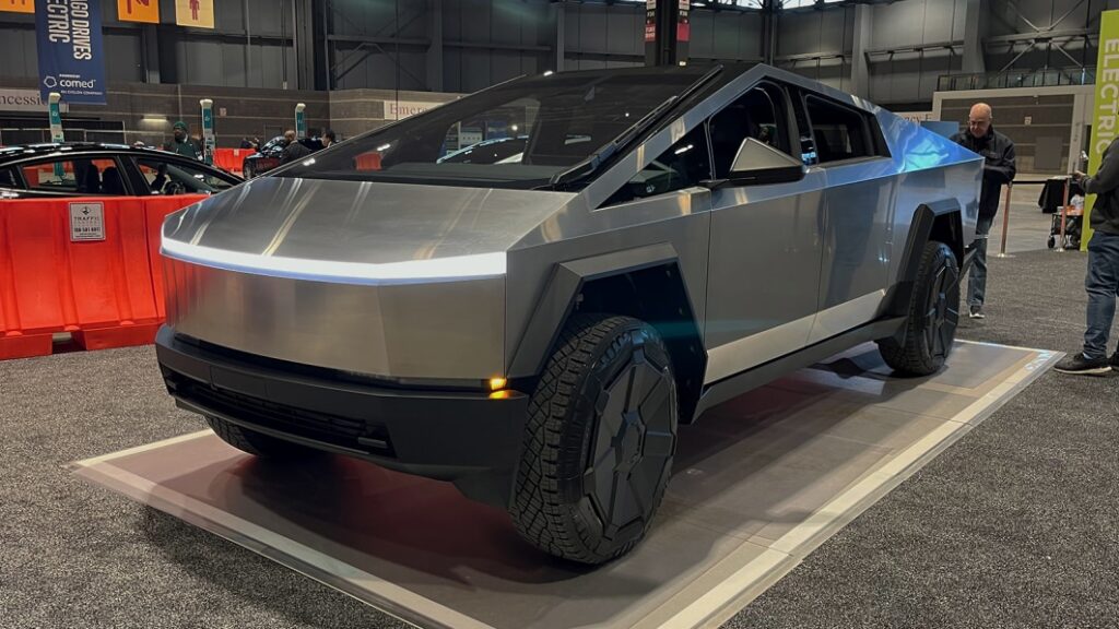 El Tesla Cybertruck ocupa el segundo lugar detrás de la Ford F-150 Lightning en la carrera de ventas mensuales