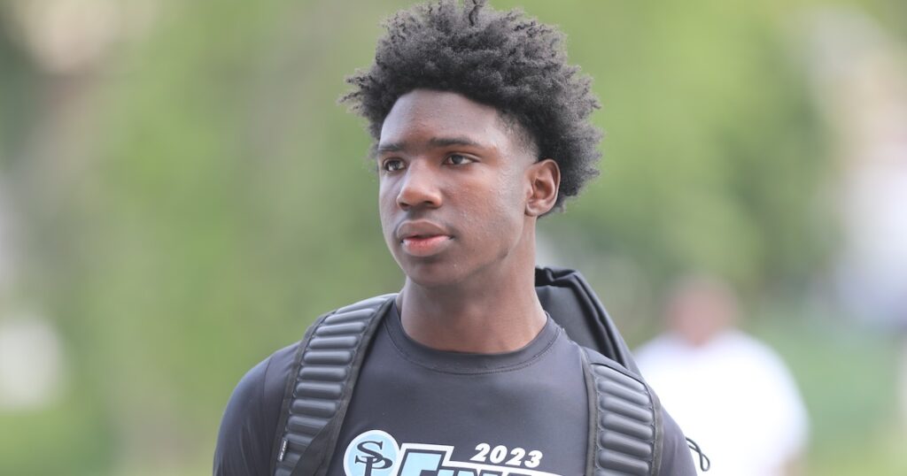 Elite EDGE Jared Smith llega al fin de semana de Big Cat de Auburn en el Cybertruck