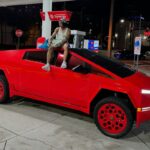 Lil Baby muestra su Tesla Cybertruck personalizado sobre ruedas Forgiato