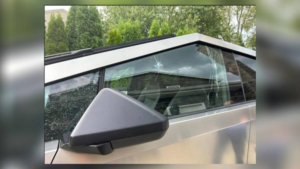 Mujer acusada de romper las ventanas del Tesla Cybertruck y poner fin al pequeño negocio del propietario – WHIO TV 7 & WHIO Radio