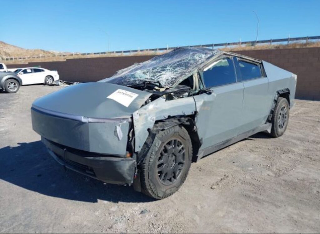 El nuevo Tesla Cybertruck se volcó, ahora parece que escapó del Crusher