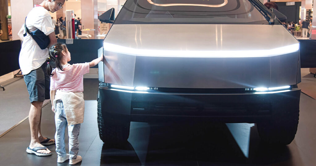 Los niños están obsesionados con el Cybertruck