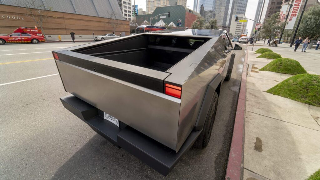 La longitud de la caja del Tesla Cybertruck también es mentira