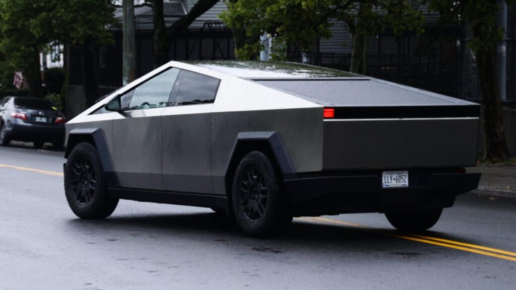 Tesla Cybertruck comprado por Edmunds sufre una ‘falla crítica en la dirección’ después de solo 1.300 millas
