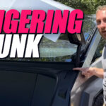 El hombre no tuvo que poner el dedo en ningún lado para probar la actualización Cybertruck de Tesla
