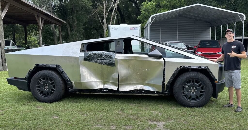 Compró su primer Totaled Cybertruck y esperaba arreglarlo.  Ahora sabe que fue un error.