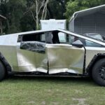 Compró su primer Totaled Cybertruck y esperaba arreglarlo.  Ahora sabe que fue un error.