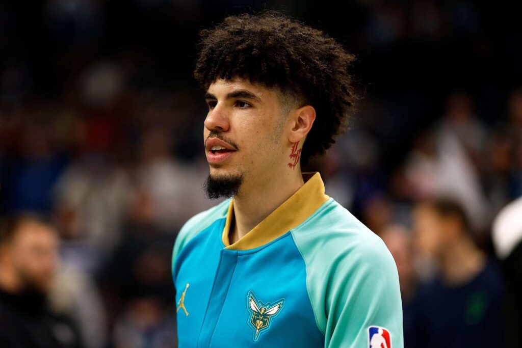 Se revelan los detalles y el Cybertruck Tesla personalizado de la estrella de la NBA LaMelo Ball