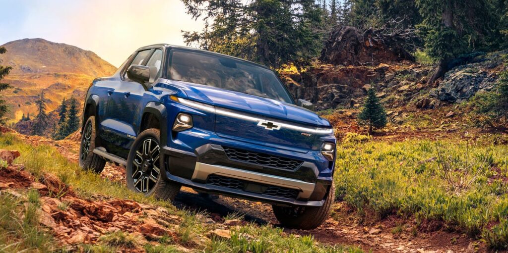 Chevy Silverado EV en comparación con Ford Lightning, Cybertruck y Rivian