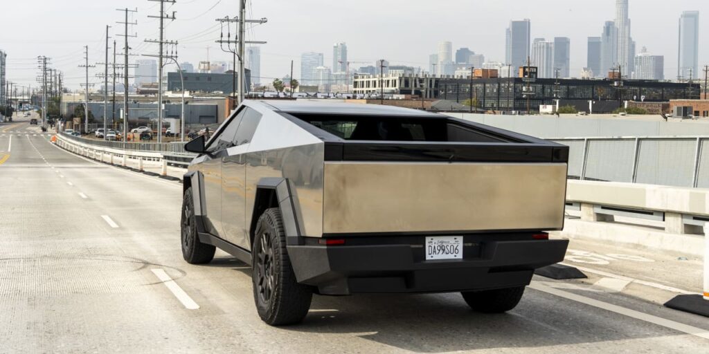 Tesla Cybertruck supera en ventas a la camioneta EV de Ford Esas no son buenas noticias.