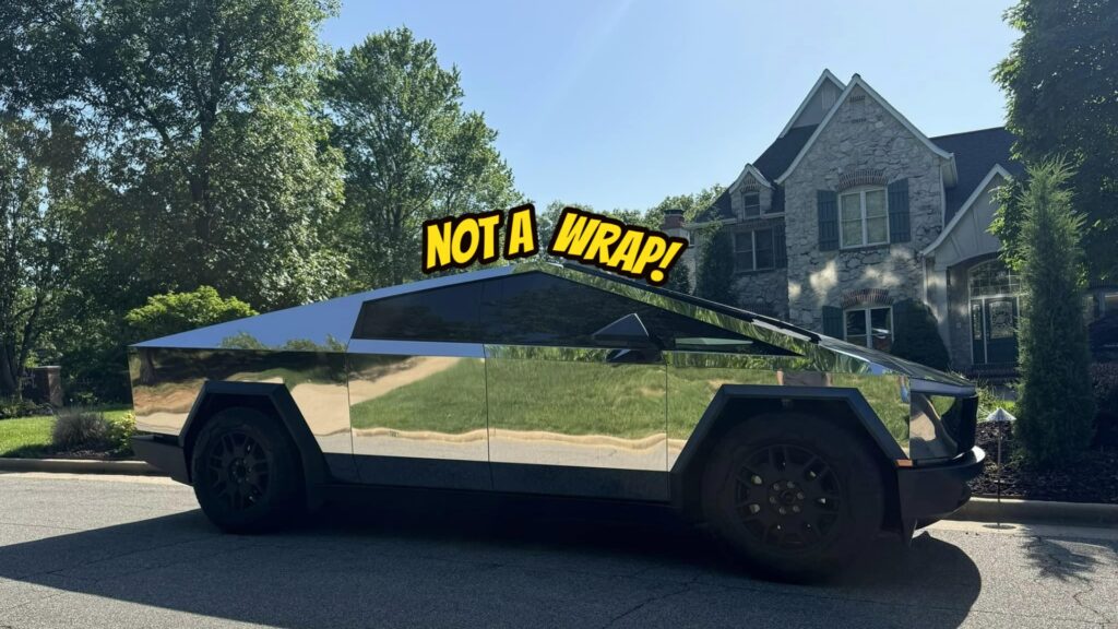Estos chicos convirtieron un Tesla Cybertruck en un espejo gigante sobre ruedas