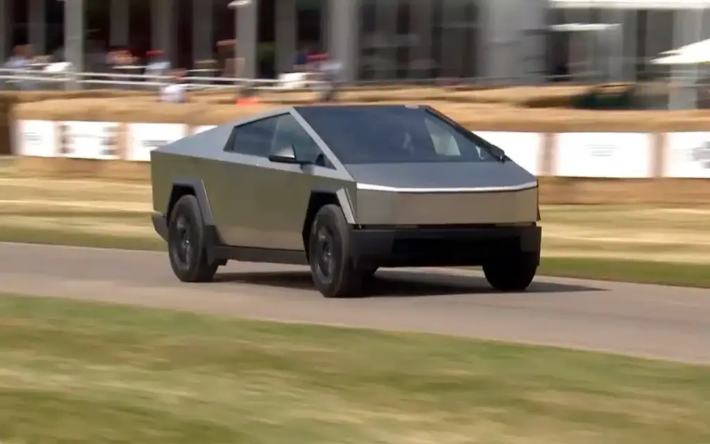 El Tesla Cybertruck llamó la atención en el Festival de la Velocidad de Goodwood