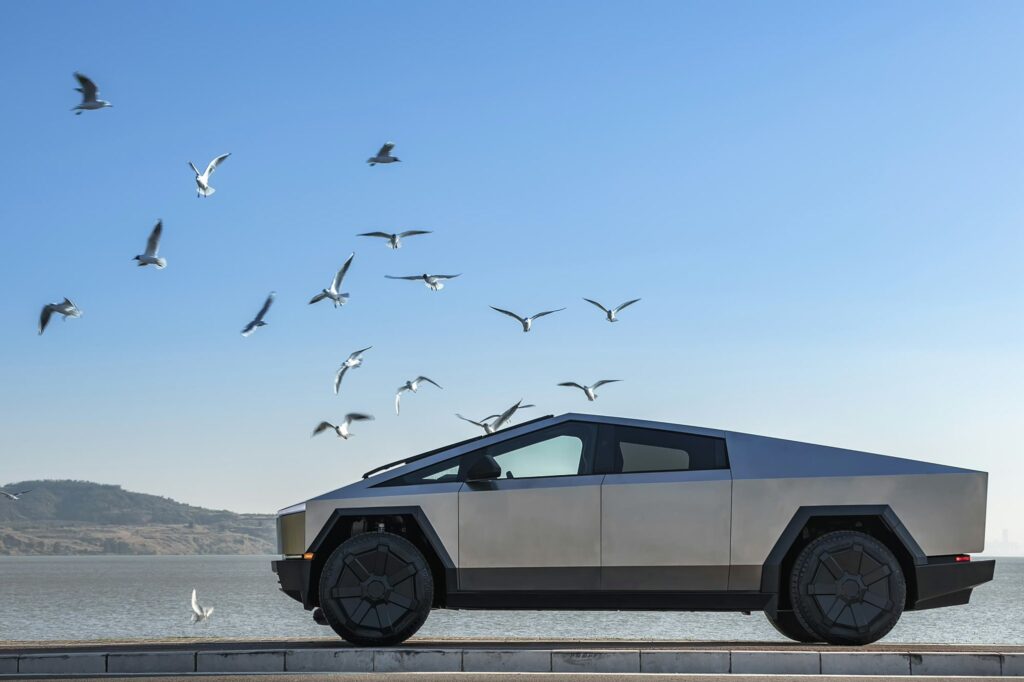 Musk confirmó que la versión completa del Tesla Cybertruck 12.5 v12.5 está lista para conducir