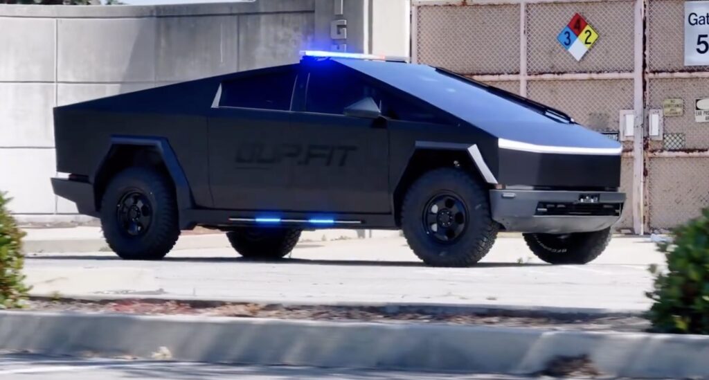 El crucero policial Tesla Cybertruck parece listo para una acción seria