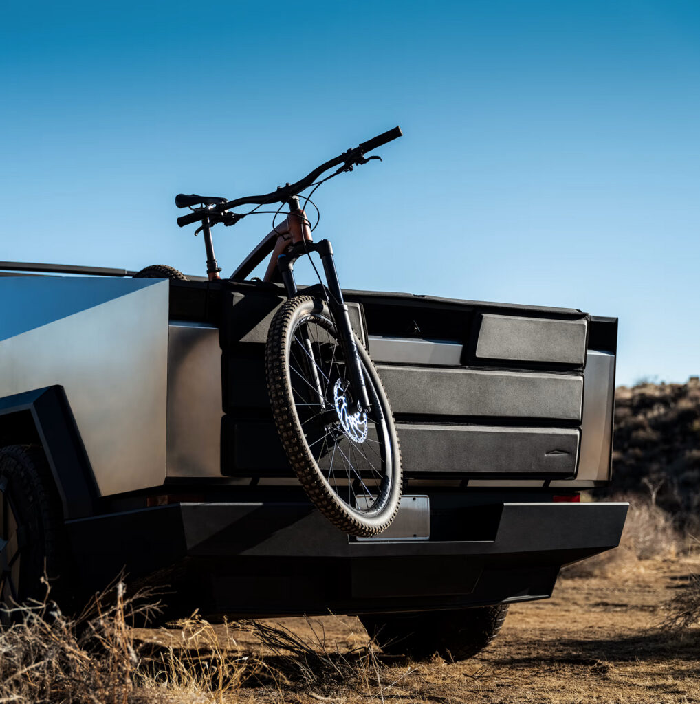 Tesla lanza una nueva plataforma de carga Cybertruck para entusiastas del aire libre