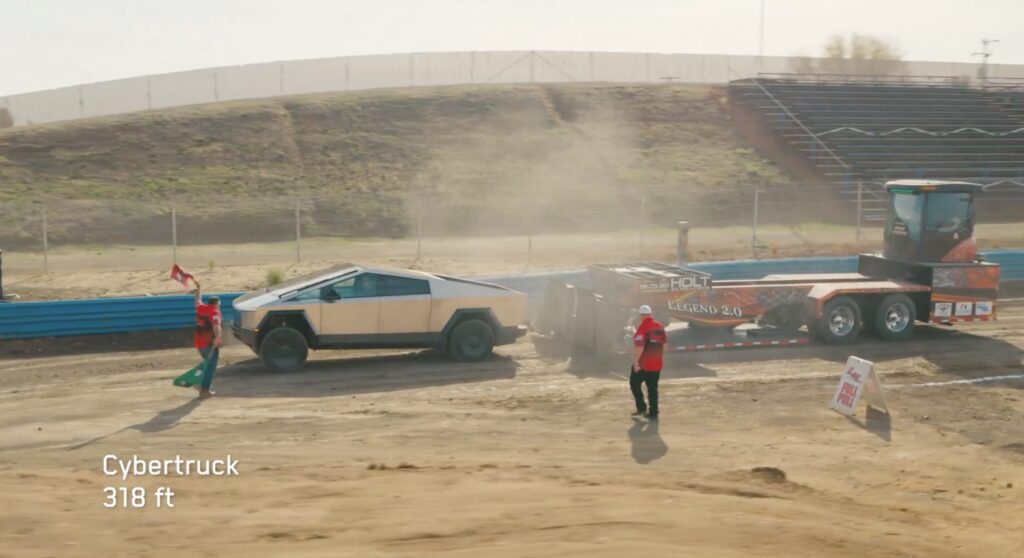 El Tesla Cybertruck está dejando huella en los eventos de tracción de tractores