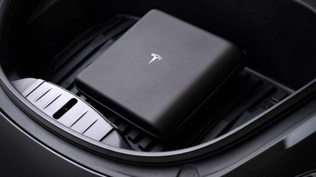Tesla saca costosos kits de limpieza Model Y y un kit de detalles Cybertruck más caro que repele el aceite y el jabón