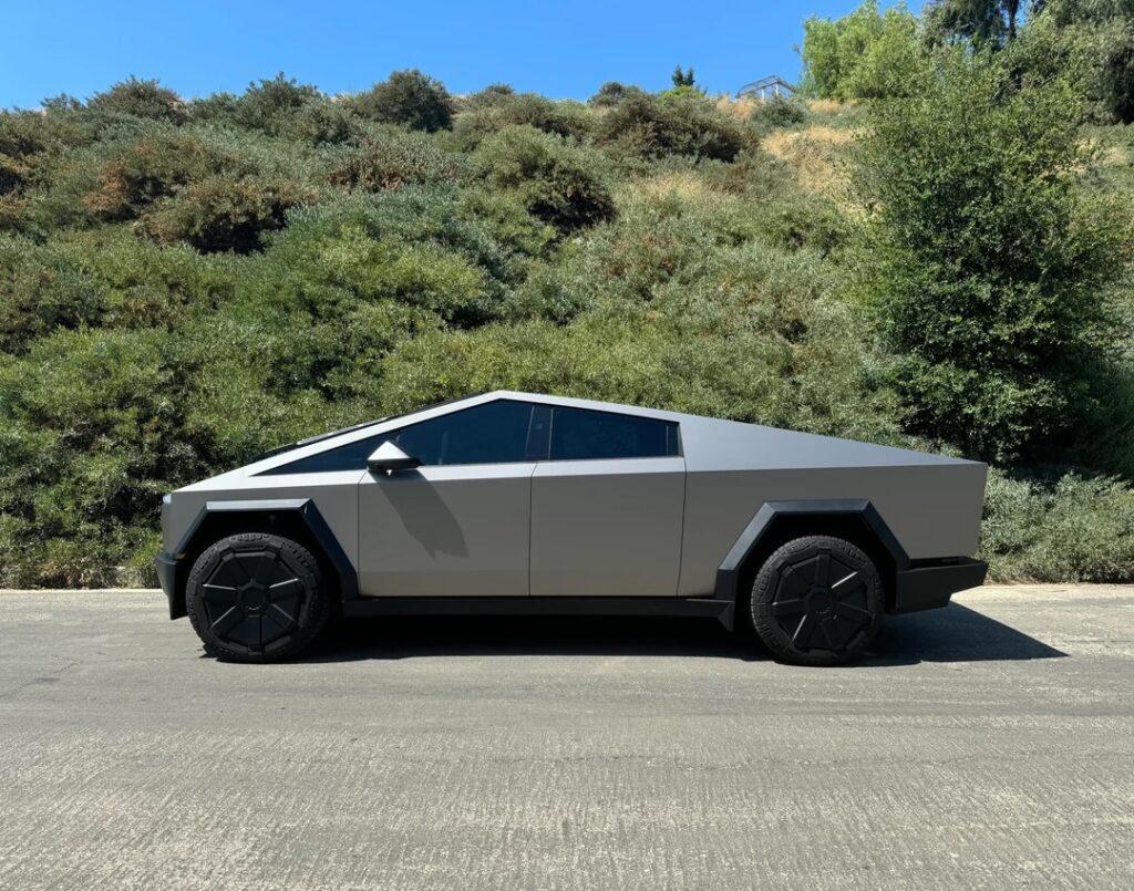 Tesla Cybertruck comienza a enviar cubiertas de ruedas aerodinámicas actualizadas