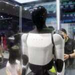 Optimus Robot de Elon Musk debutó en la World Robot Conference, no fabrica ningún tipo de robot