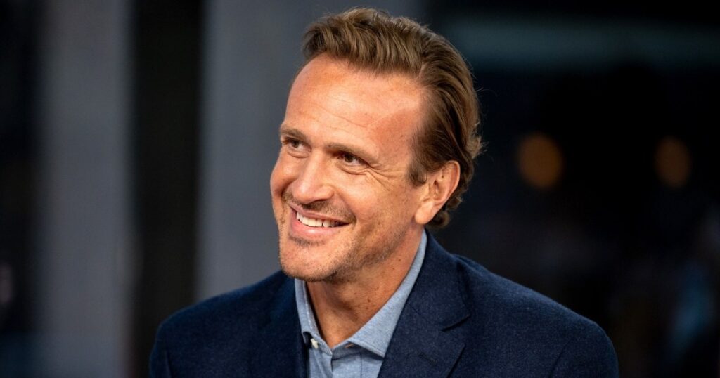 Jason Segel en ‘Shrinking’ T2, relación con Harrison Ford