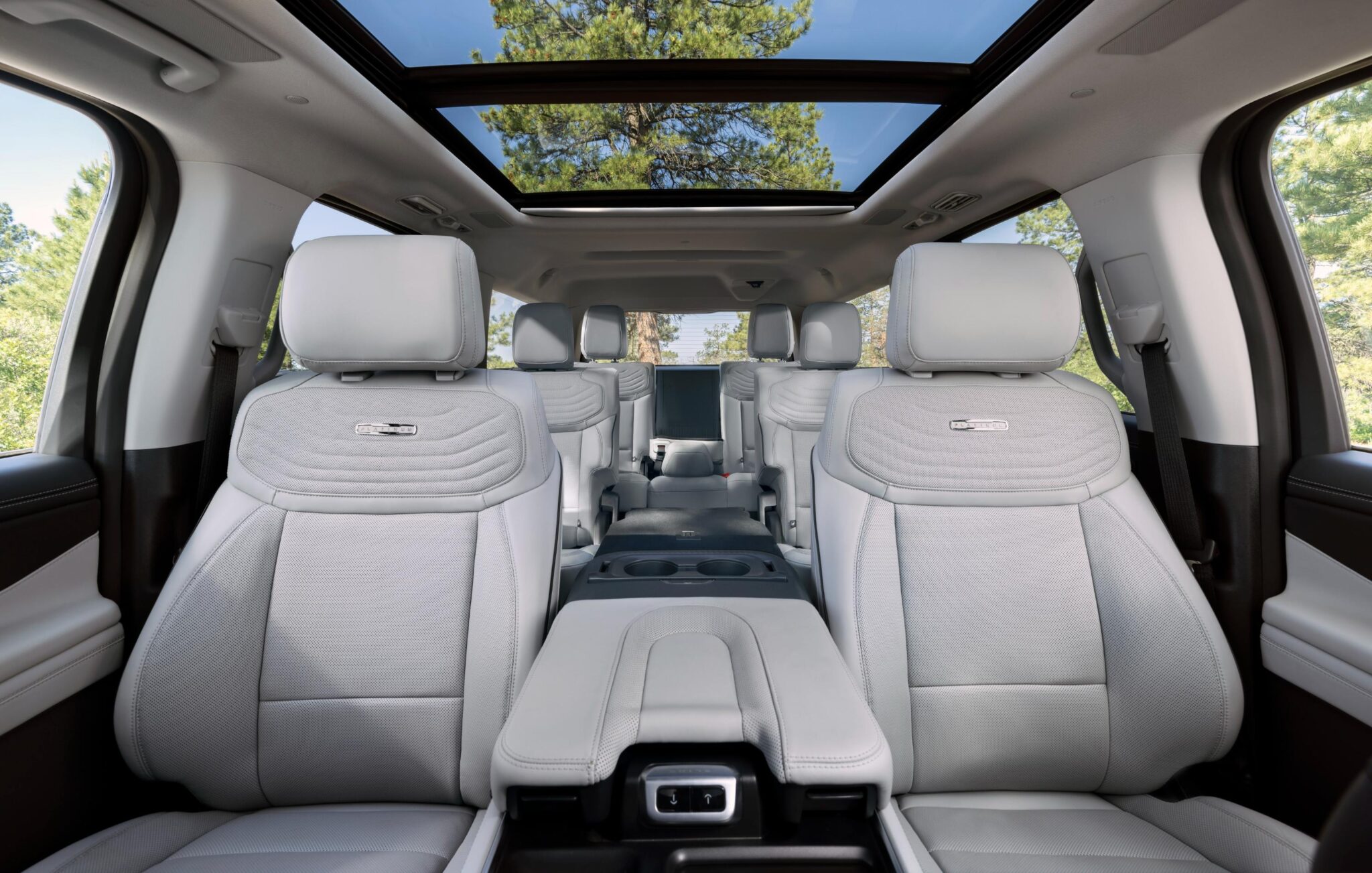 2025 Ford Expedition Platinum Ultimate 15 a escala