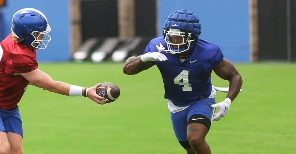 Mark Stoops dice que Chip Trayanum y Courtland Ford podrían debutar esta semana