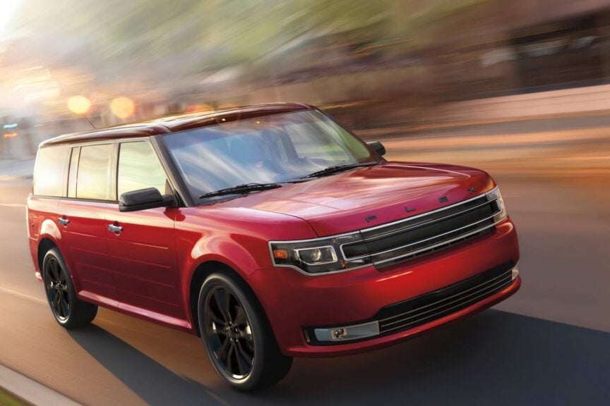 NHTSA abre una investigación sobre casi 36.000 vehículos Ford Flex por fallas en la cámara de visión trasera – Ford Motor (NYSE:F)
