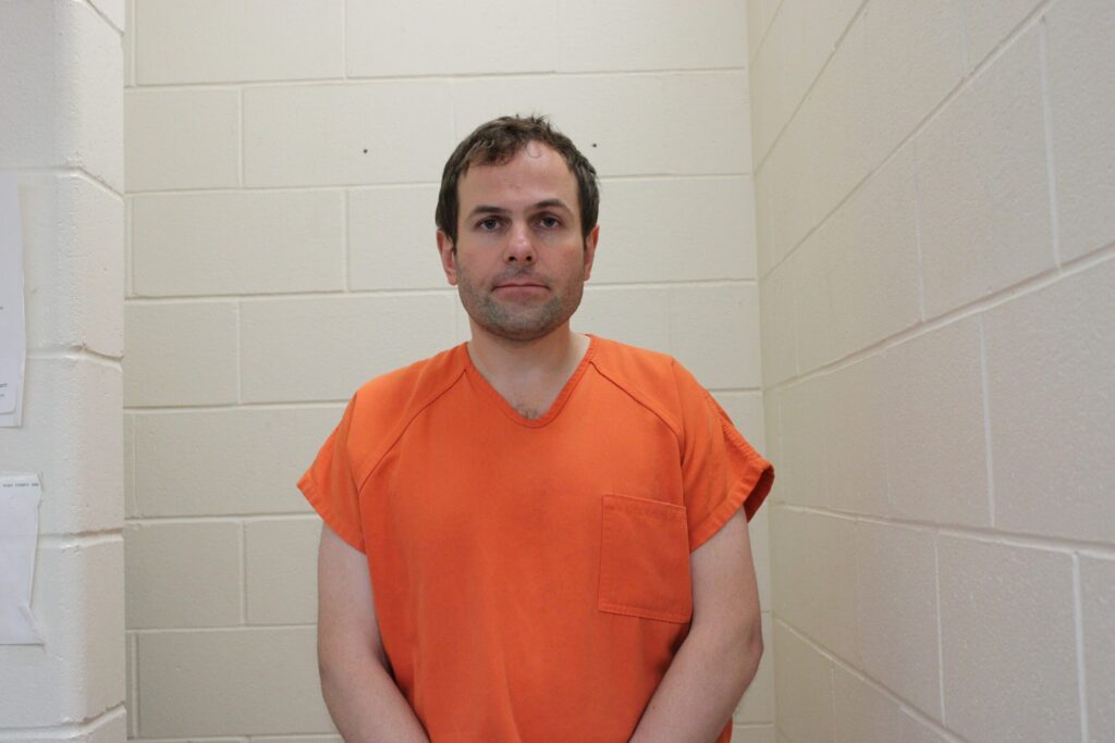 Médico de Bloomington acusado de delitos sexuales contra adolescentes en Gibson City