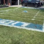 Los fanáticos de los Leones recrean el Ford Field en su propio patio trasero